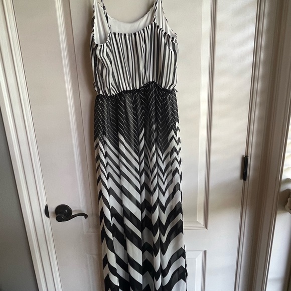 Candie’s Spaghetti Strap Maxi Dress - Picture 2 of 4